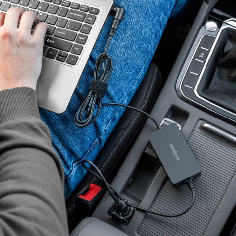 Ładowarka samochodowa do laptopa zasilacz 65W 12v 24V 8 końcówek Rebel Ładowarka samochodowa do laptopa zasilacz 65W 12v 24V 8 końcówek Rebel