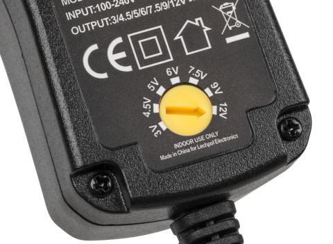 Zasilacz uniwersalny regulowany 12V 1500mA 18W impulsowy regulowany Rebel Zasilacz uniwersalny regulowany 12V 1500mA 18W impulsowy regulowany Rebel