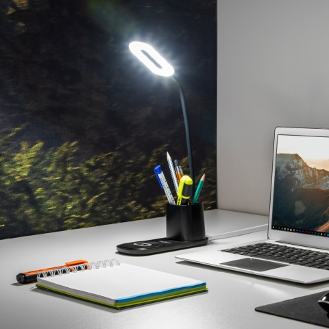 Lampka LED z ładowarką indukcyjną Lampka LED z ładowarką indukcyjną