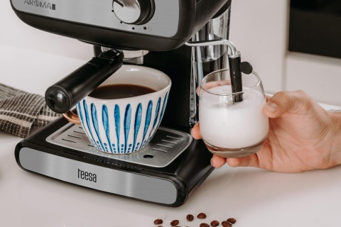 Ekspres do kawy ciśnieniowy kolbowy spieniacz 15bar 850W Teesa Aroma 400