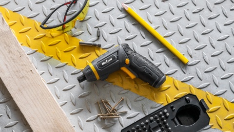 Wkrętarka akumulatorowa 4V Rebel zestaw 54 bity adapter magnetyczny Wkrętarka akumulatorowa 4V Rebel zestaw 54 bity adapter magnetyczny