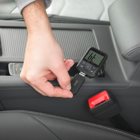 Transmiter FM Bluetooth AUX USB microSD ładowarka Transmiter FM Bluetooth AUX USB microSD ładowarka