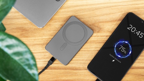 POWER BANK indukcyjny Kruger&Matz 5000 mAh Mag Safe szary POWER BANK indukcyjny Kruger&Matz 5000 mAh Mag Safe szary