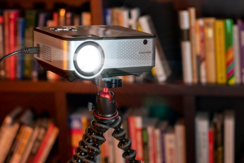 Projektor LED Full HD WiFi USB rzutnik KrugerMatz Projektor LED Full HD WiFi USB rzutnik KrugerMatz